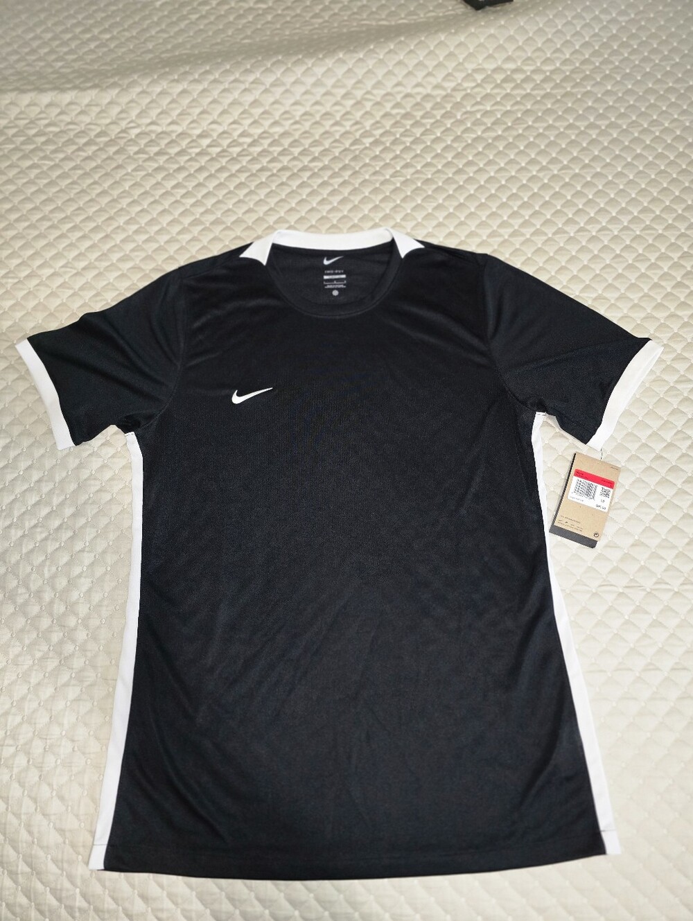 Lg - Nike Black and White Short-Sleeve Soccer Jersey. (NWT)